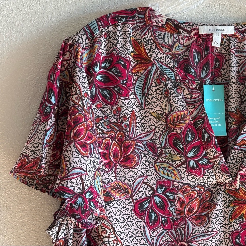 NWT Maurices Women's Multicolor Floral Blouse V-neck SZ 0X - Picture 3 of 8
